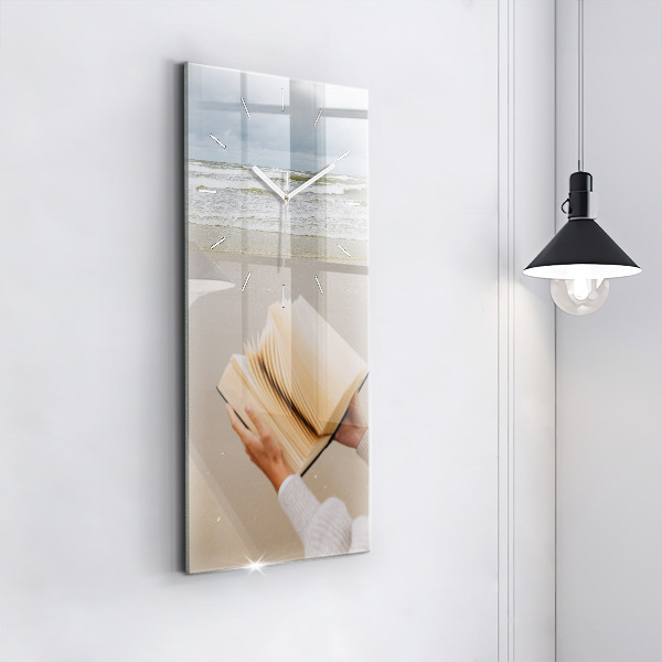 Vertikale Uhr Ein Moment mit einem Buch