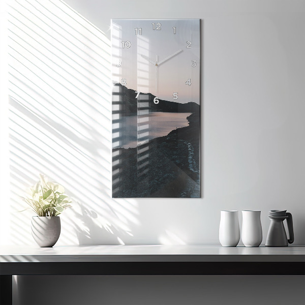 Vertikale Uhr mit motiv See und Berge