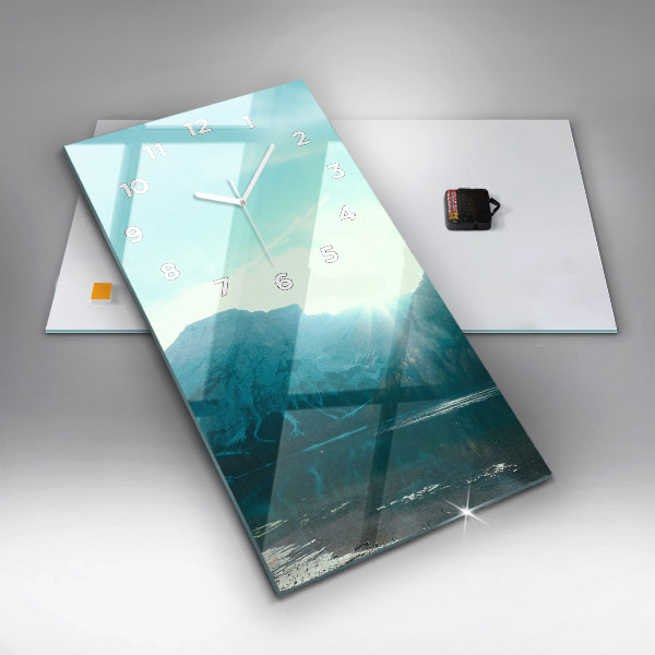 Vertikale Uhr Berg und Fluss in Polen