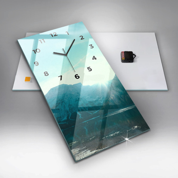 Vertikale Uhr Berg und Fluss in Polen