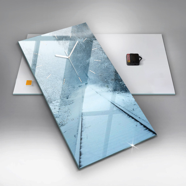 Vertikale Uhr mit motiv Hirsche auf den Gleisen