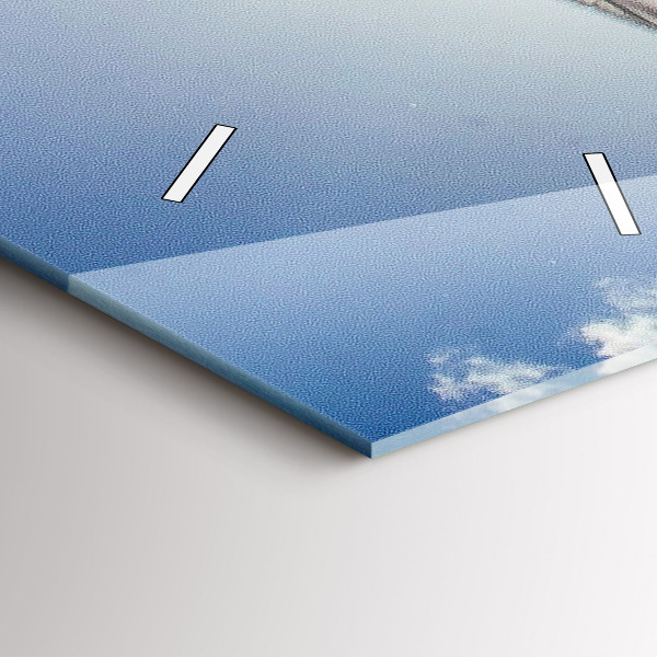 Vertikale Uhr Polnische Flagge gegen den Himmel