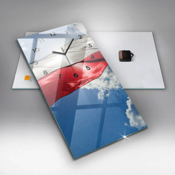 Vertikale Uhr Polnische Flagge gegen den Himmel