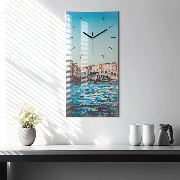 Vertikale Uhr Rialto-Brücke in Venedig