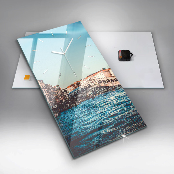 Vertikale Uhr Rialto-Brücke in Venedig