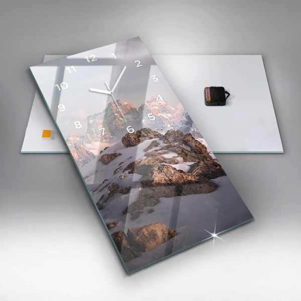 Vertikale Uhr Berg mit Schnee bedeckt