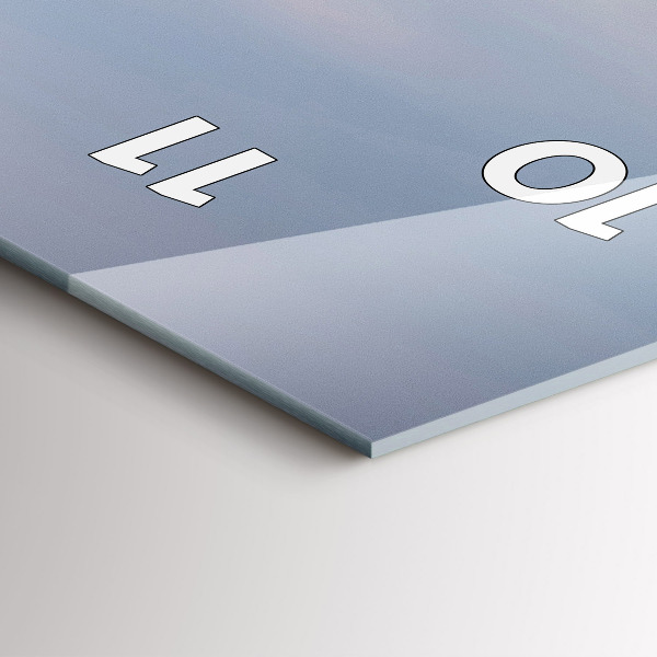 Vertikale Uhr Berg mit Schnee bedeckt