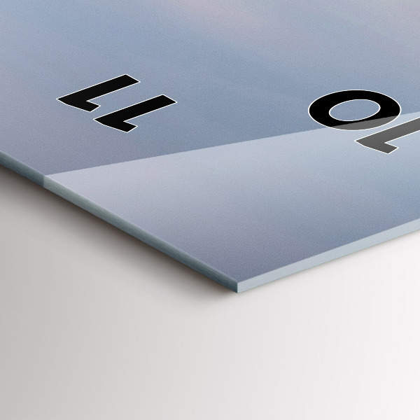 Vertikale Uhr Berg mit Schnee bedeckt