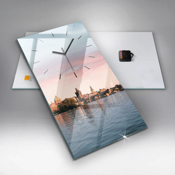 Vertikale Uhr mit motiv Karlsbrücke in Prag