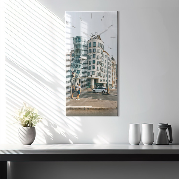 Vertikale Uhr Tanzendes Haus Prag