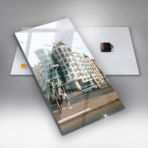 Vertikale Uhr Tanzendes Haus Prag