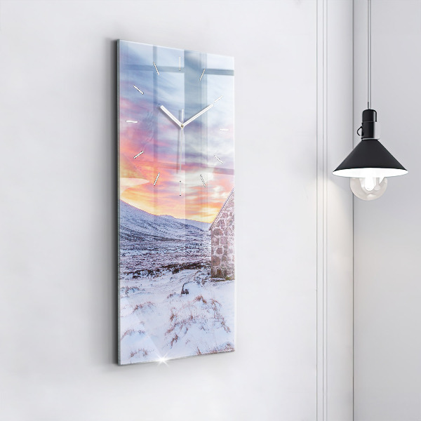 Vertikale Uhr Hütte in den Bergen