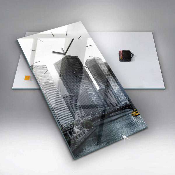 Vertikale Uhr mit motiv Boot mit Panoramablick auf die Stadt