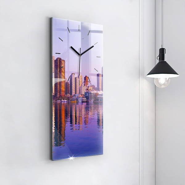 Vertikale Uhr Blick auf US-Wolkenkratzer