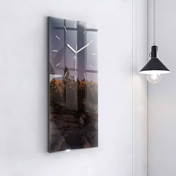 Vertikale Uhr Die felsige Straße von Yosemite