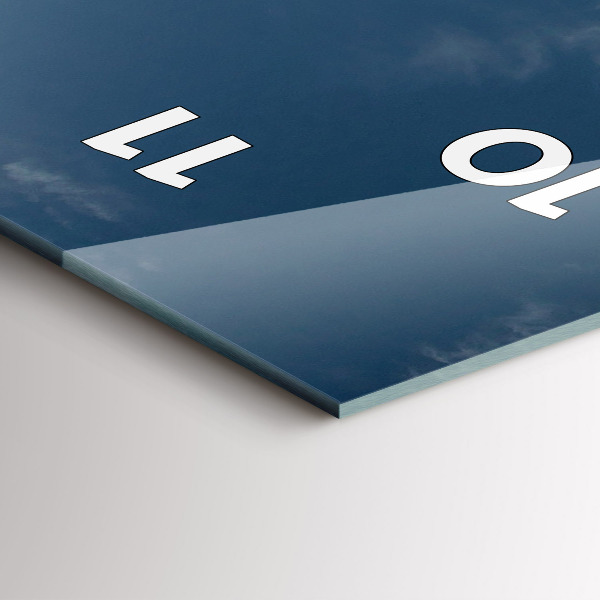 Vertikale Uhr Person auf Wasserskiern