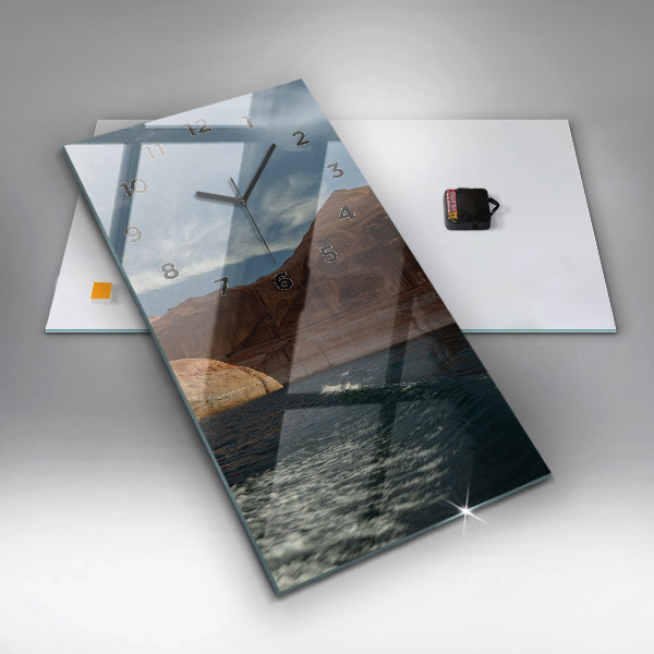 Vertikale Uhr Person auf Wasserskiern