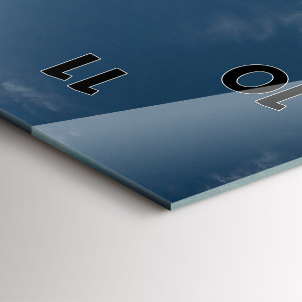 Vertikale Uhr Person auf Wasserskiern