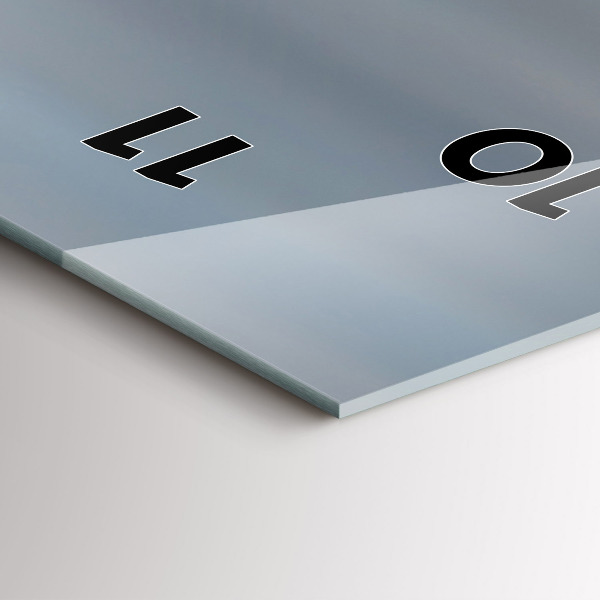 Vertikale Uhr Die wehende US-Flagge