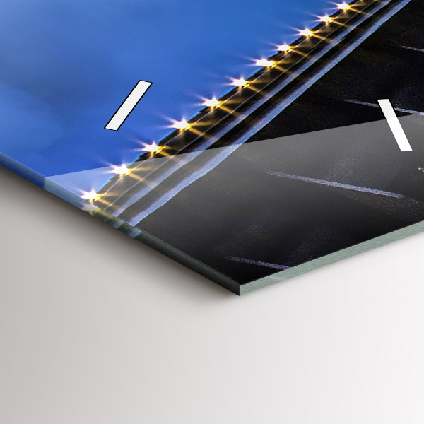 Vertikale Uhr Felsenufer unter der Brücke