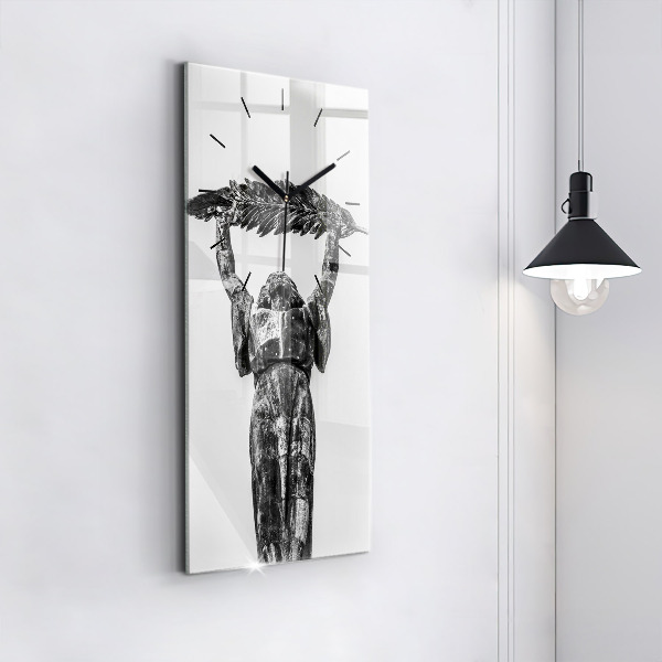 Vertikale Uhr Freiheitsstatue in Budapest