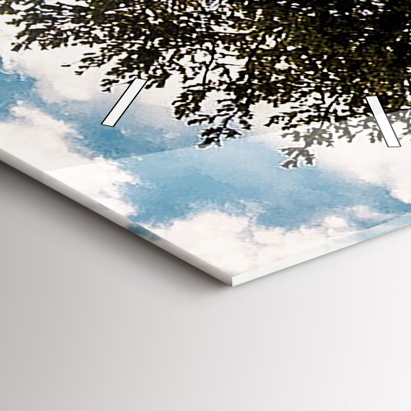 Vertikale Uhr Baum auf einem Hügel