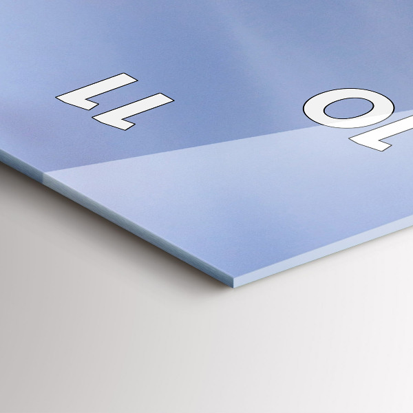 Vertikale Uhr Sonnenuntergang in der Stadt