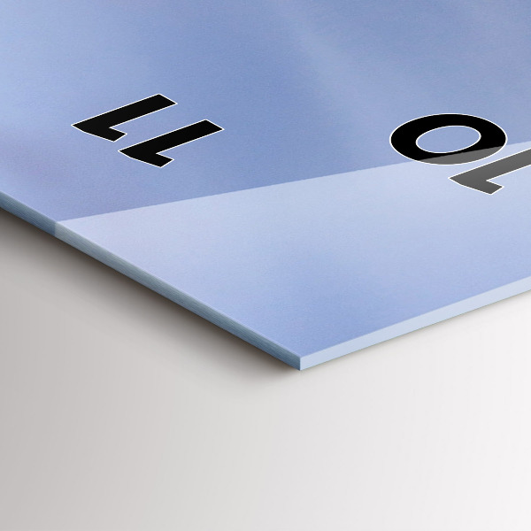 Vertikale Uhr Sonnenuntergang in der Stadt