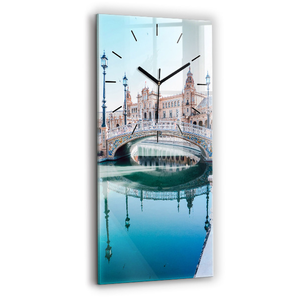 Vertikale Uhr Spanischer Platz in Sevilla