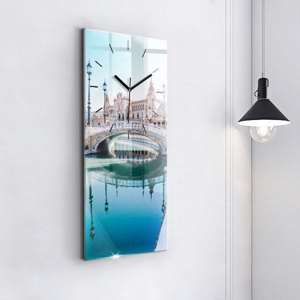 Vertikale Uhr Spanischer Platz in Sevilla