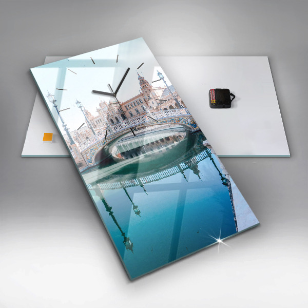 Vertikale Uhr Spanischer Platz in Sevilla