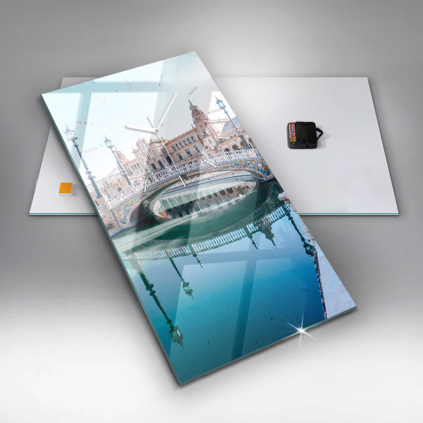 Vertikale Uhr Spanischer Platz in Sevilla