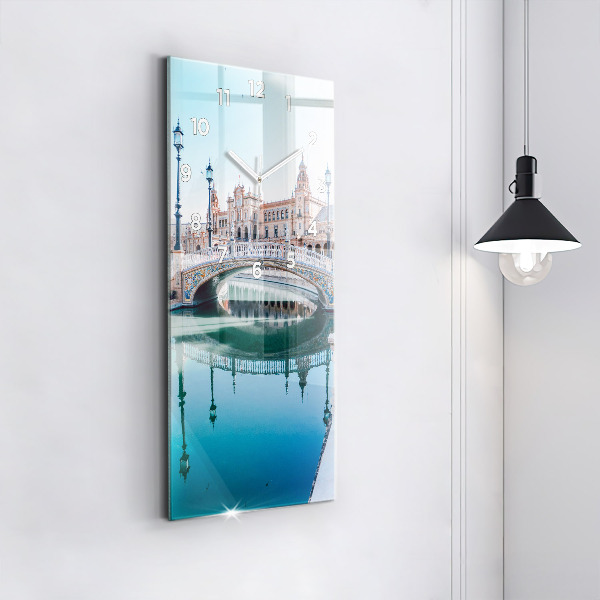 Vertikale Uhr Spanischer Platz in Sevilla