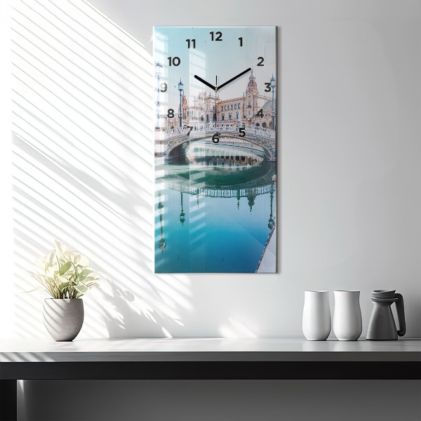 Vertikale Uhr Spanischer Platz in Sevilla