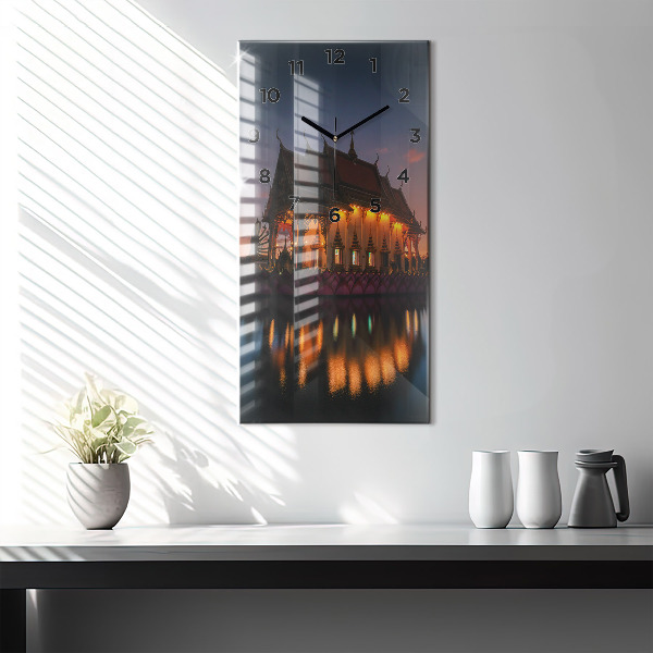 Vertikale Uhr Tempel in Bangkok