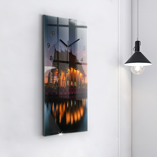 Vertikale Uhr Tempel in Bangkok