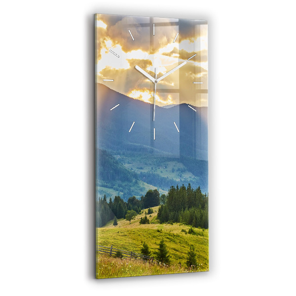 Vertikale Uhr Landschaft mit Wäldern