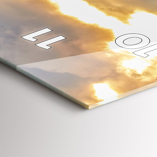 Vertikale Uhr Landschaft mit Wäldern