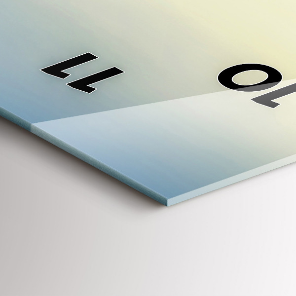 Vertikale Uhr Sonnenuntergang über den Bergen