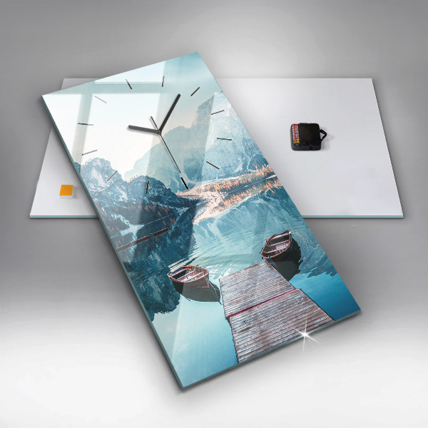 Vertikale Uhr mit motiv Boote auf einem See