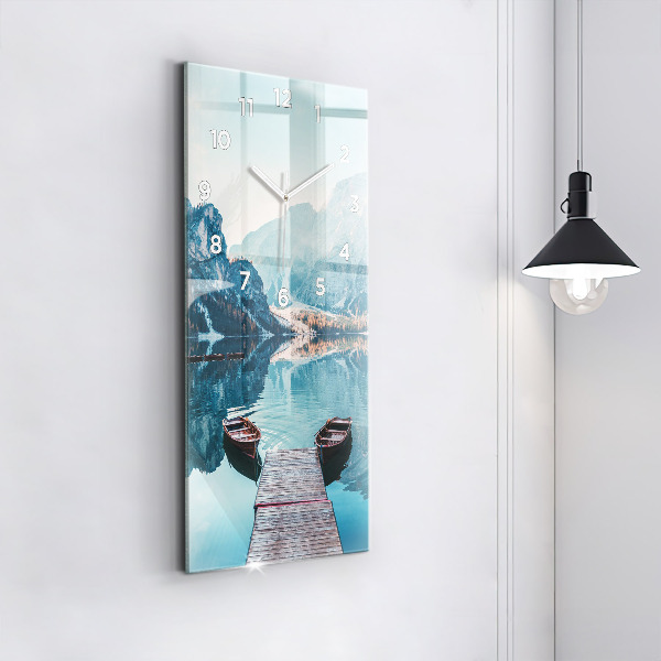Vertikale Uhr mit motiv Boote auf einem See