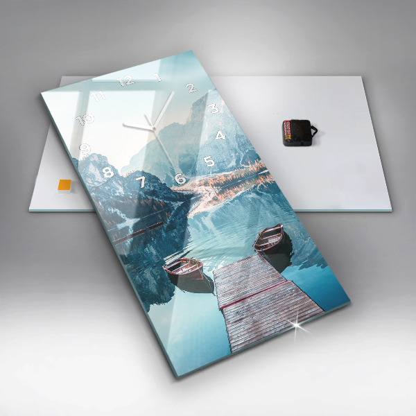 Vertikale Uhr mit motiv Boote auf einem See