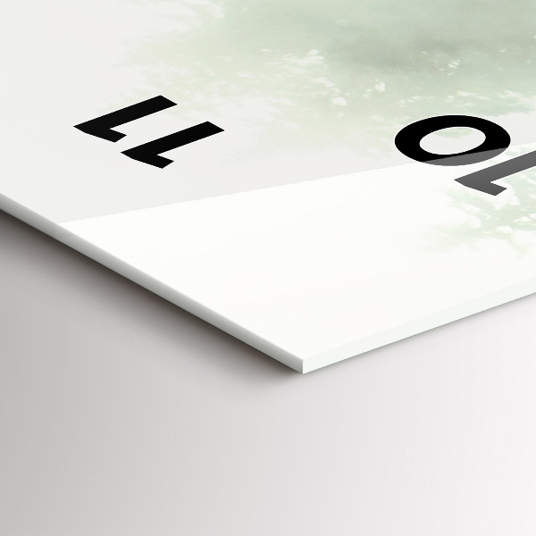 Vertikale Uhr Nebliger Wald