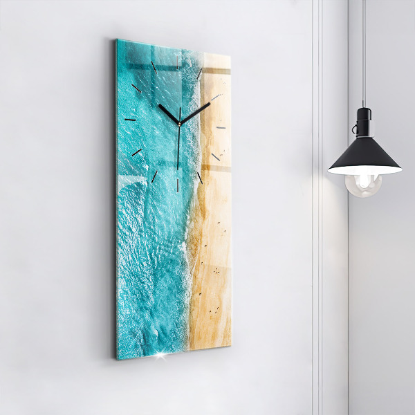 Vertikale Uhr mit motiv Menschen am Meeresstrand