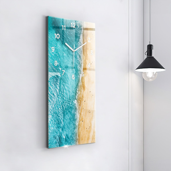 Vertikale Uhr mit motiv Menschen am Meeresstrand