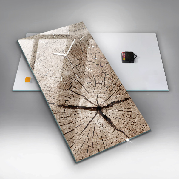 Vertikale Uhr Alter Holzstamm