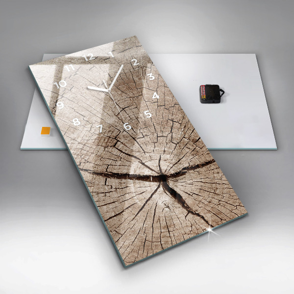 Vertikale Uhr Alter Holzstamm