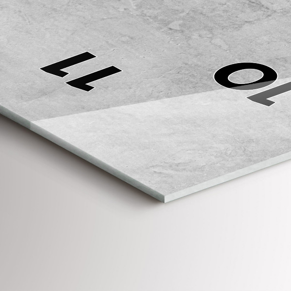 Vertikale Uhr Steinmauer