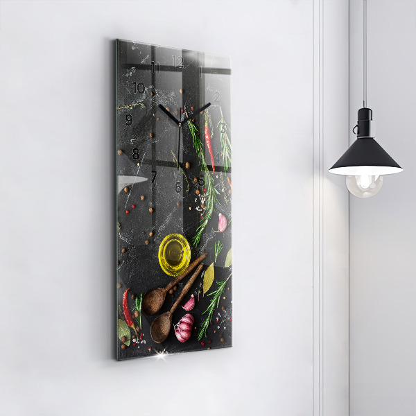 Vertikale Uhr Gewürze auf der Tischplatte