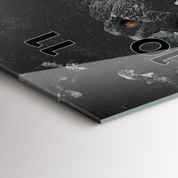 Vertikale Uhr Gewürze auf der Tischplatte